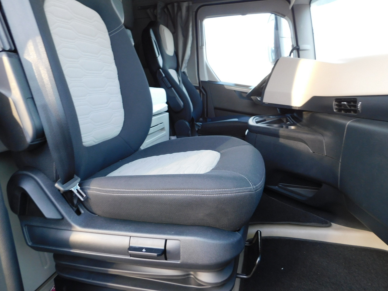 Ford F max 4x2 scab e6 12tx2620 - Tracteur routier: photos 5 Ford F max 4x2 scab e6 12tx2620 - Tracteur routier: photos 5