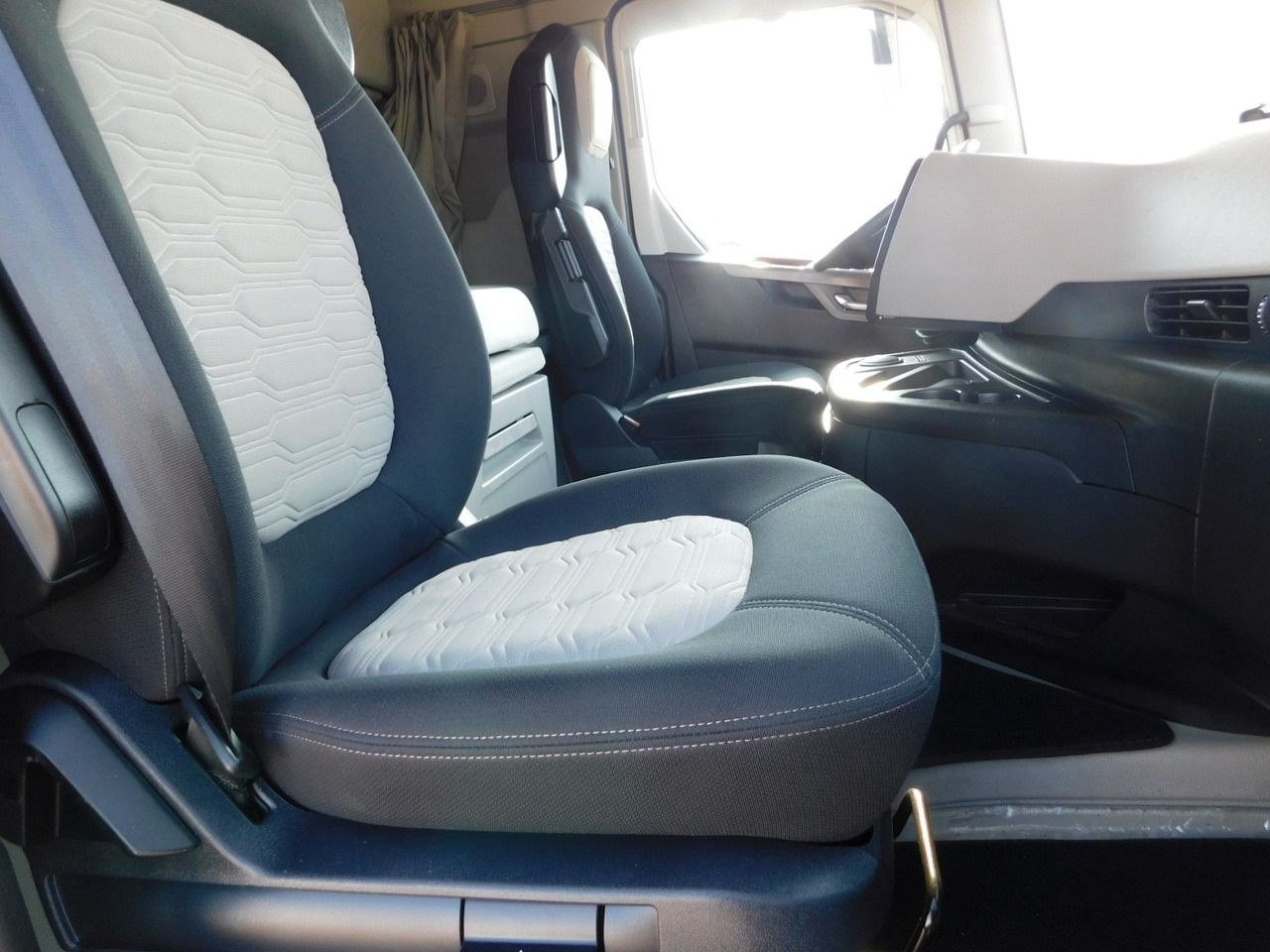 Ford F max 4x2 scab e6 12tx2620 ecotorq - Tracteur routier: photos 5 Ford F max 4x2 scab e6 12tx2620 ecotorq - Tracteur routier: photos 5