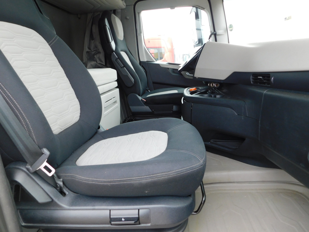 Ford F max ll 4x2 scab e6 12tx2620 - Tracteur routier: photos 5 Ford F max ll 4x2 scab e6 12tx2620 - Tracteur routier: photos 5