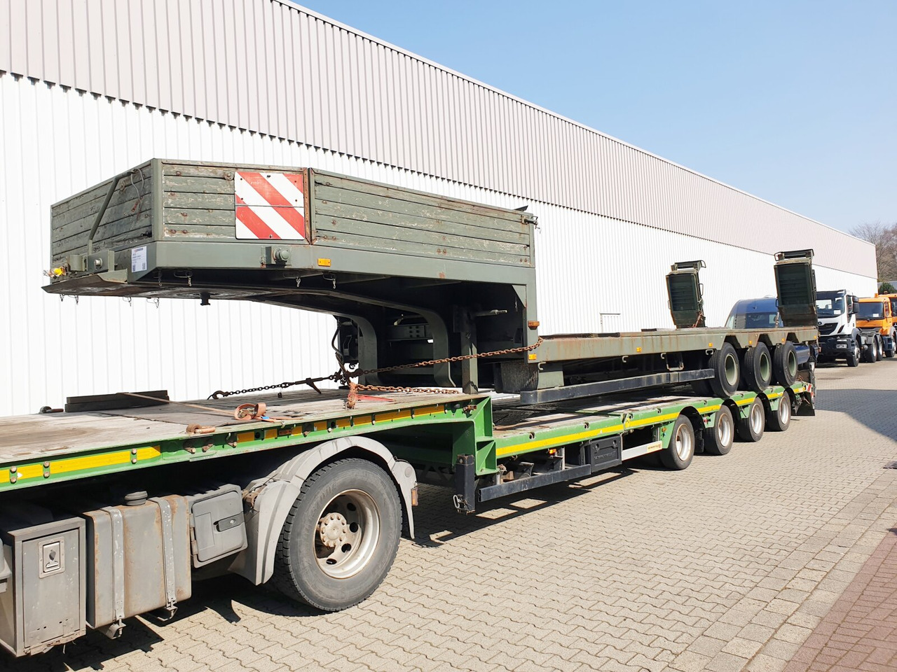 Andere P 528/803-01 BLUMHARDT P 528/803-01, 3-Achs Satteltieflader, Ex-Bundeswehr - Semi-remorque surbaissé: photos 1 Andere P 528/803-01 BLUMHARDT P 528/803-01, 3-Achs Satteltieflader, Ex-Bundeswehr - Semi-remorque surbaissé: photos 1