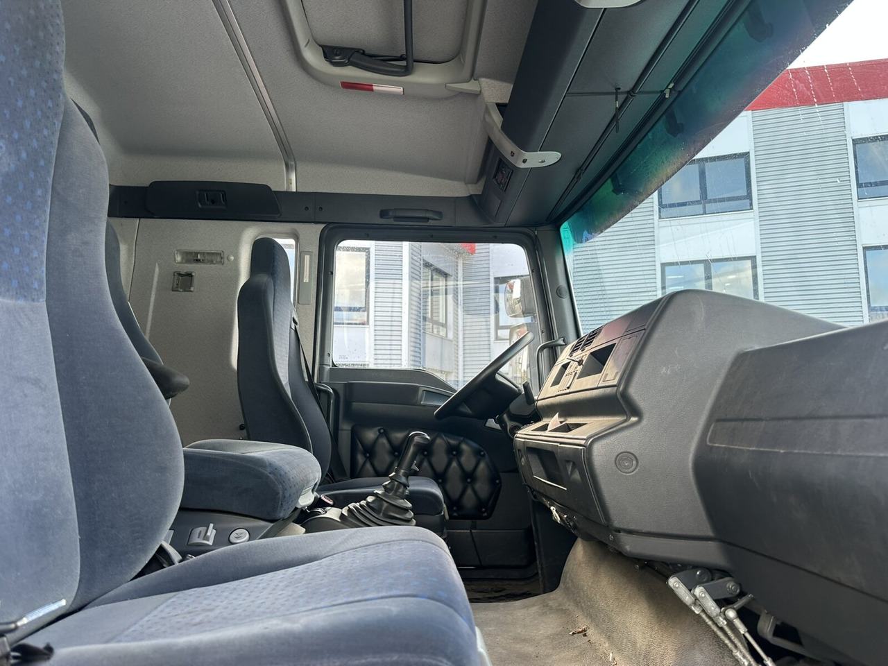 MAN TGA 18.350 4x2 LL TGA 18.350 4x2 LL, Fahrschulausstattung - Camion: photos 3 MAN TGA 18.350 4x2 LL TGA 18.350 4x2 LL, Fahrschulausstattung - Camion: photos 3