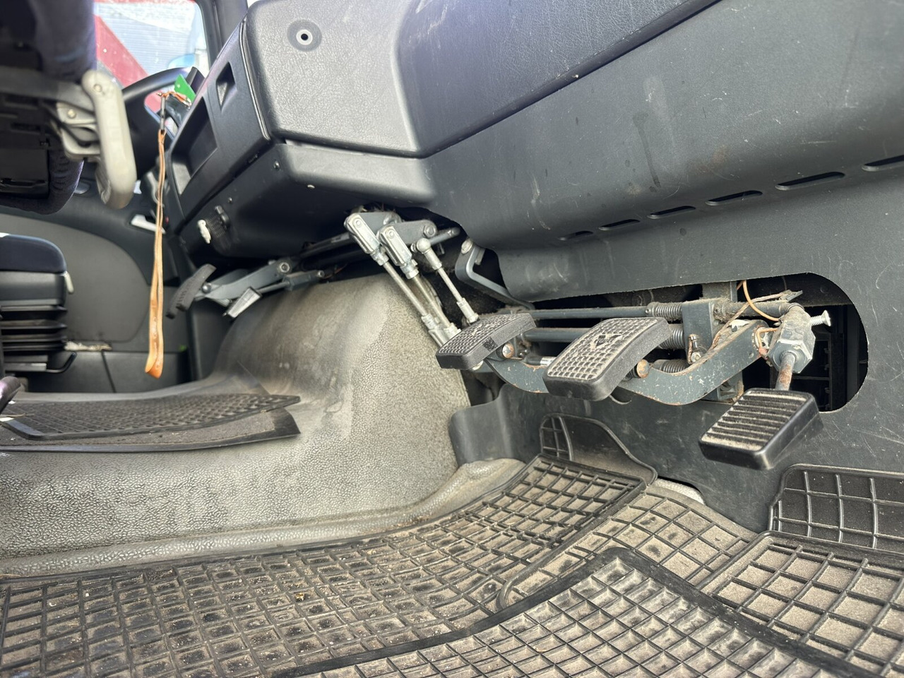 MAN TGA 18.360 LL 4x2 TGA 18.360 LL 4x2, Fahrschule - Camion: photos 2 MAN TGA 18.360 LL 4x2 TGA 18.360 LL 4x2, Fahrschule - Camion: photos 2