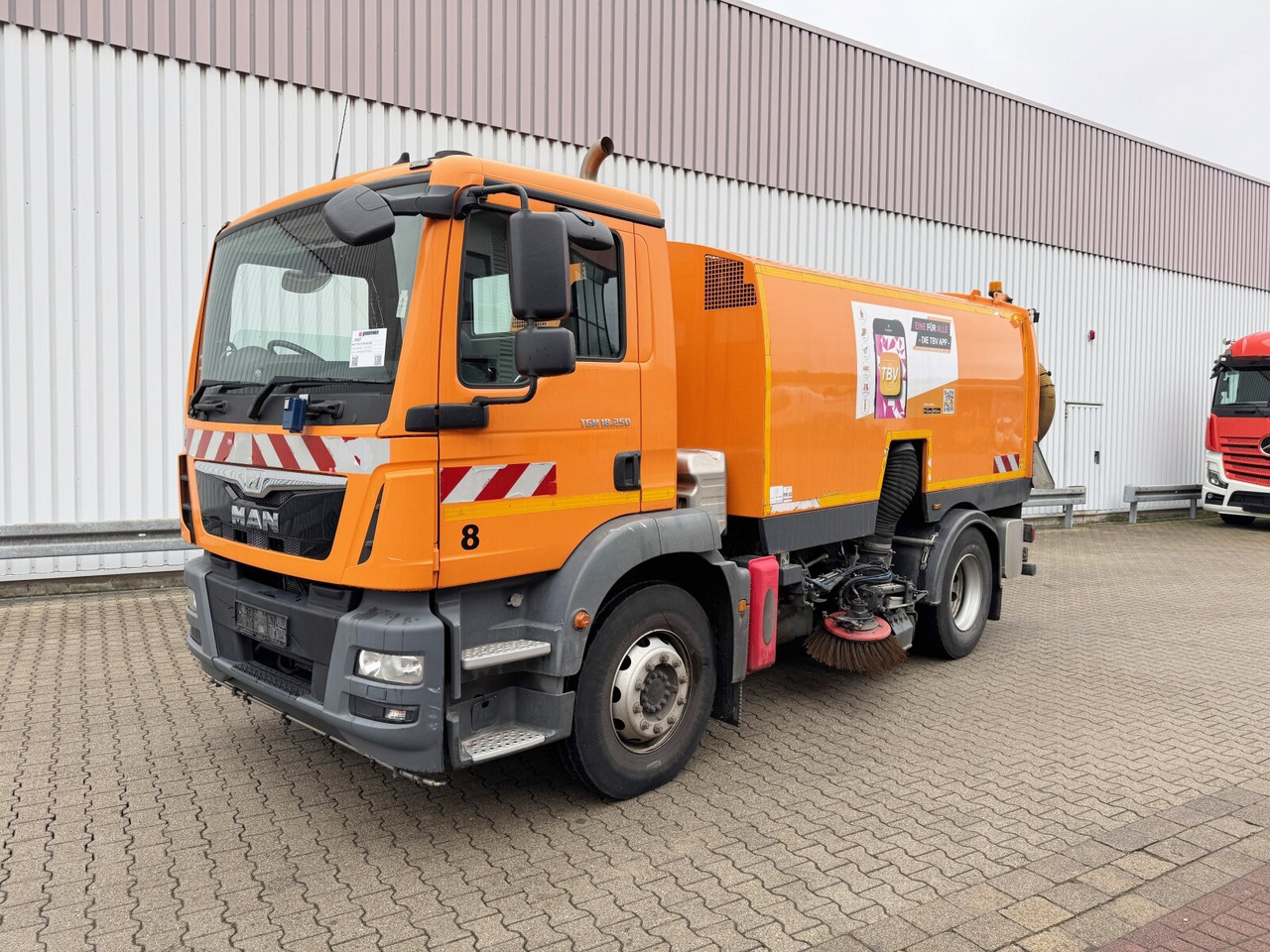 MAN TGM 18.250 4X2 BB TGM 18.250 4X2 BB, Kehrmaschine Brock SL200/2 - Camion: photos 1 MAN TGM 18.250 4X2 BB TGM 18.250 4X2 BB, Kehrmaschine Brock SL200/2 - Camion: photos 1