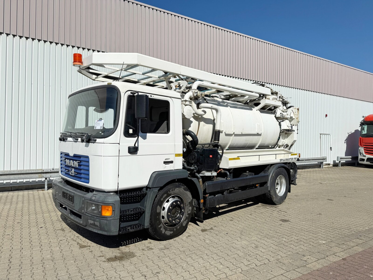 MAN TGM 18.284 4x2 BL TGM 18.284 4x2 BL, Assmann Saug- und Spülwagen 9m³ - Camion: photos 1 MAN TGM 18.284 4x2 BL TGM 18.284 4x2 BL, Assmann Saug- und Spülwagen 9m³ - Camion: photos 1