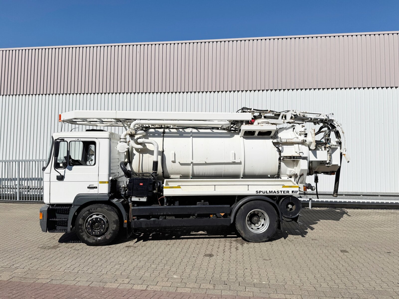 MAN TGM 18.284 4x2 BL TGM 18.284 4x2 BL, Assmann Saug- und Spülwagen 9m³ - Camion: photos 4 MAN TGM 18.284 4x2 BL TGM 18.284 4x2 BL, Assmann Saug- und Spülwagen 9m³ - Camion: photos 4