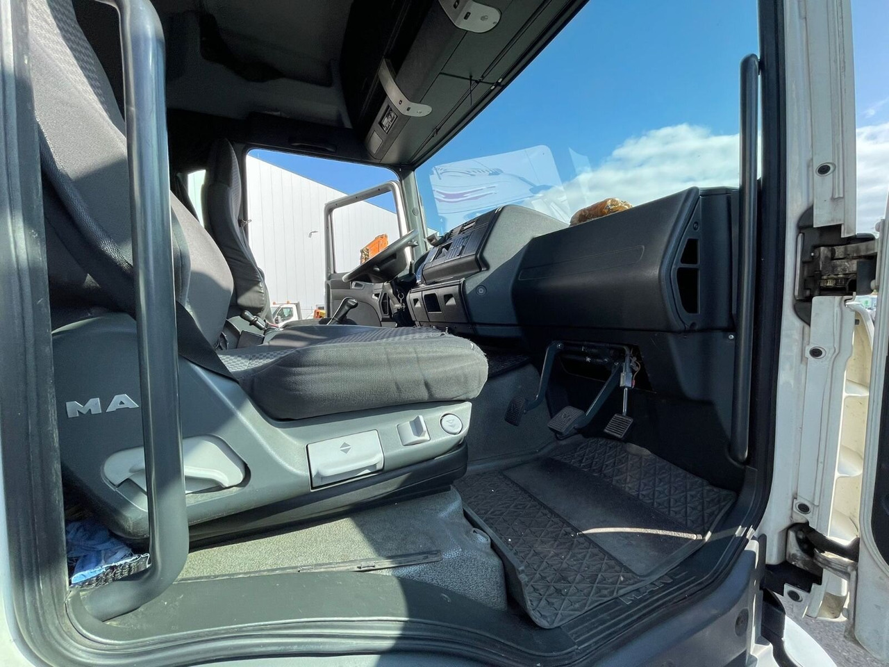 MAN TGM 18.330 4X2 LL TGM 18.330 4X2 LL, Fahrschulausstattung - Camion: photos 5 MAN TGM 18.330 4X2 LL TGM 18.330 4X2 LL, Fahrschulausstattung - Camion: photos 5