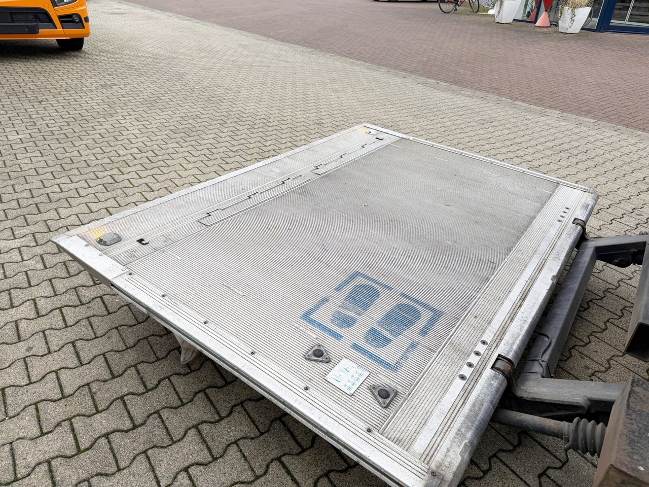 Mercedes-Benz Actros 1832 L 4x2 Actros 1832 L 4x2, Kühlkoffer, 2x Trennwand, Carrier, LBW BÄR - Camion: photos 4 Mercedes-Benz Actros 1832 L 4x2 Actros 1832 L 4x2, Kühlkoffer, 2x Trennwand, Carrier, LBW BÄR - Camion: photos 4