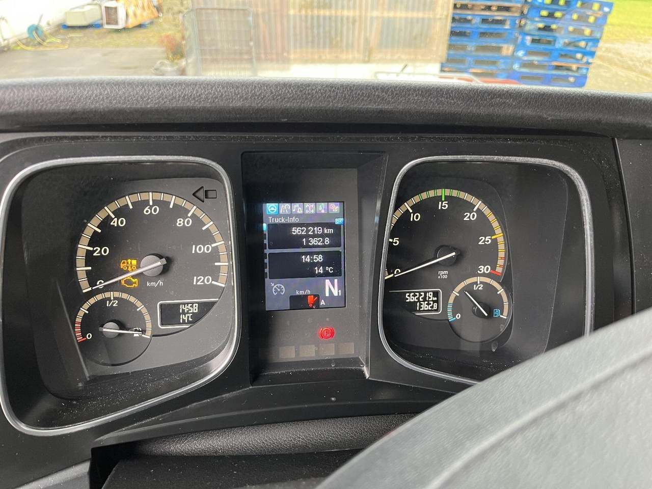 Mercedes-Benz Actros 1832 L 4x2 Actros 1832 L 4x2, Kühlkoffer, 2x Trennwand, Carrier, LBW BÄR - Camion: photos 5 Mercedes-Benz Actros 1832 L 4x2 Actros 1832 L 4x2, Kühlkoffer, 2x Trennwand, Carrier, LBW BÄR - Camion: photos 5