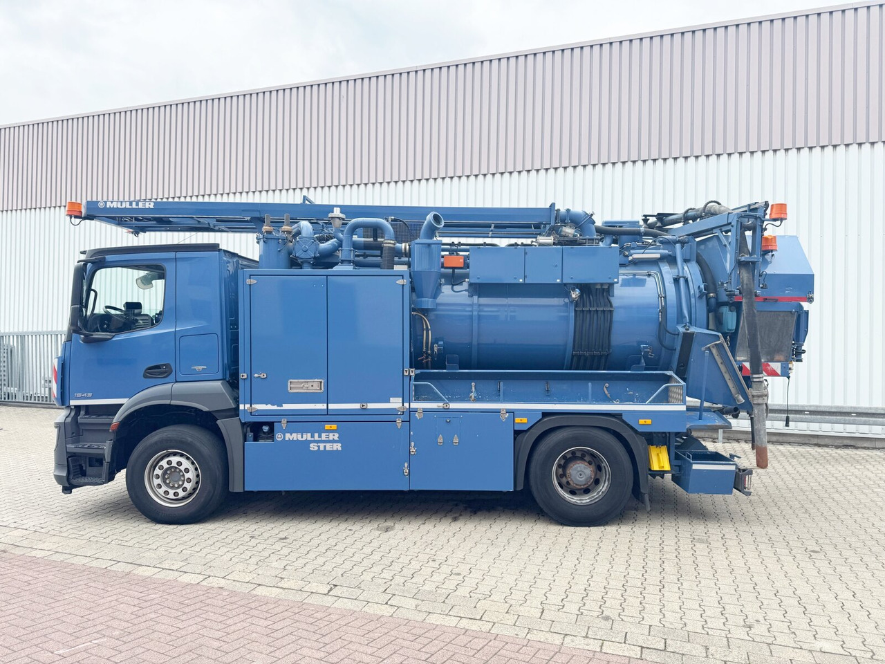 Mercedes-Benz Arocs 1843 L 4x2 Arocs 1843 L 4x2, Müller Canalmaster ca. 8m³, Standheizung, Funk - Camion: photos 5 Mercedes-Benz Arocs 1843 L 4x2 Arocs 1843 L 4x2, Müller Canalmaster ca. 8m³, Standheizung, Funk - Camion: photos 5