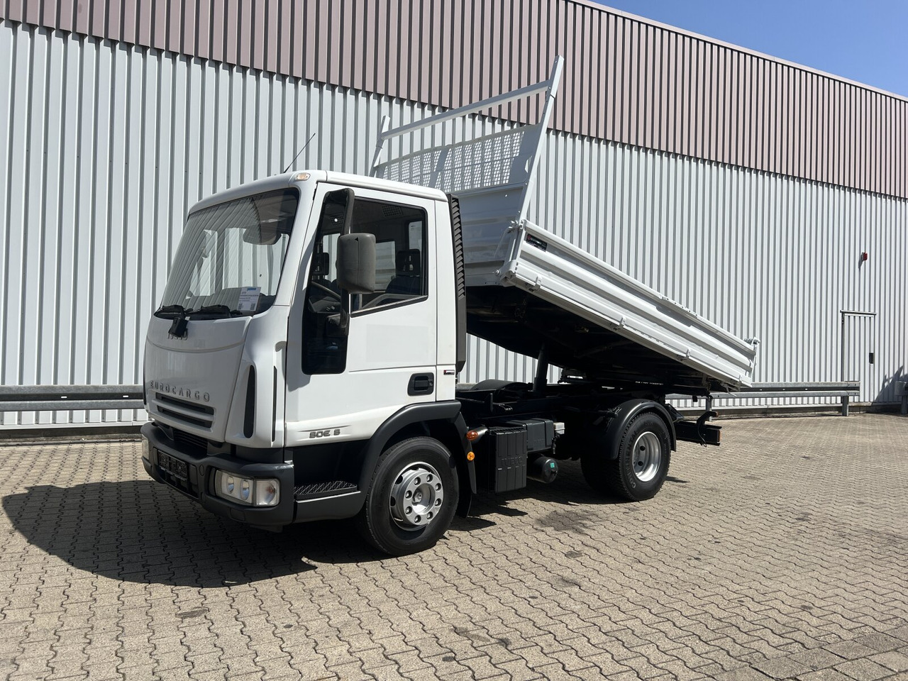 EuroCargo ML80E18K 4x2 EuroCargo ML80E18K 4x2 - Camion benne: photos 1 EuroCargo ML80E18K 4x2 EuroCargo ML80E18K 4x2 - Camion benne: photos 1