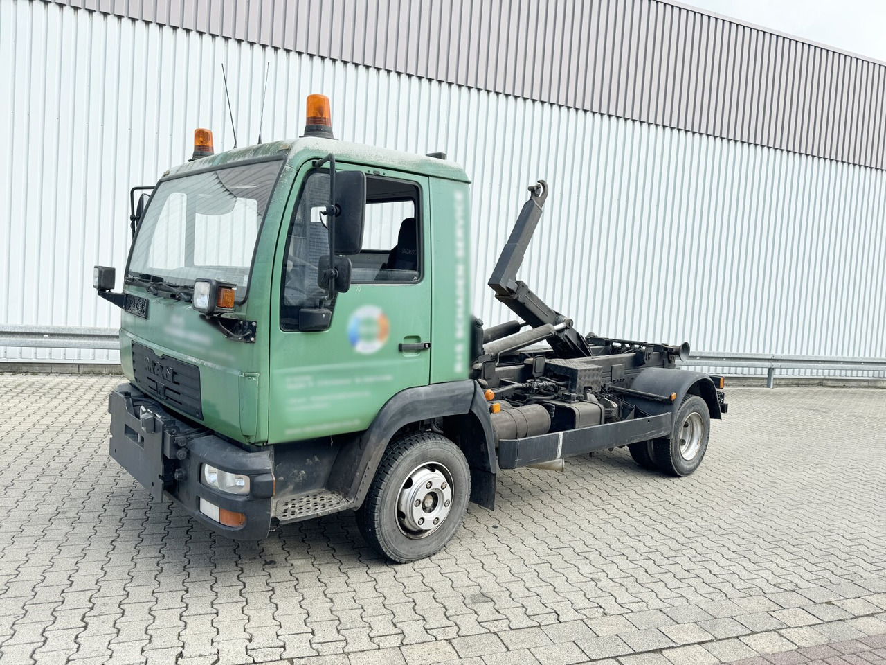 MAN LE 8.150 4x2 BB LE 8.150 4x2 BB, City-Abroller, Winterdienstausstattung - Camion ampliroll: photos 1 MAN LE 8.150 4x2 BB LE 8.150 4x2 BB, City-Abroller, Winterdienstausstattung - Camion ampliroll: photos 1