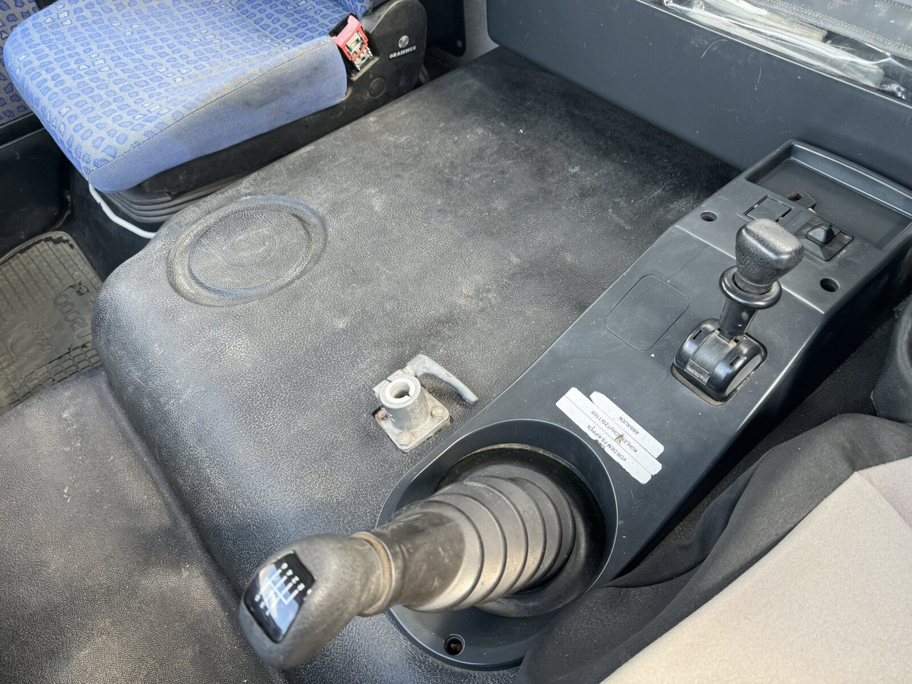 MAN LE 8.150 4x2 BB LE 8.150 4x2 BB, City-Abroller, Winterdienstausstattung - Camion ampliroll: photos 3 MAN LE 8.150 4x2 BB LE 8.150 4x2 BB, City-Abroller, Winterdienstausstattung - Camion ampliroll: photos 3