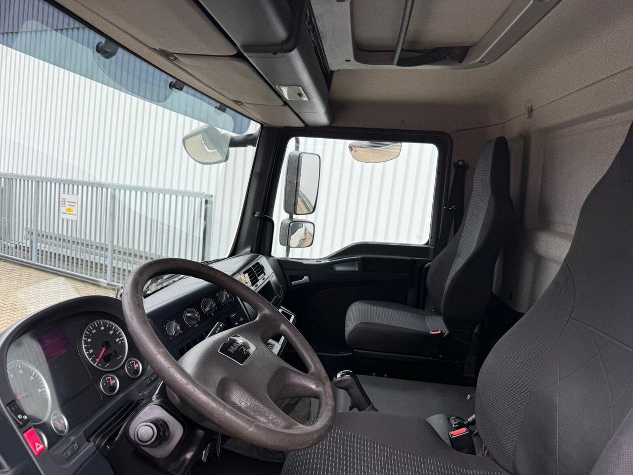 Camion benne MAN TGM 18.340 4x2 BB TGM 18.340 4x2 BB: photos 15