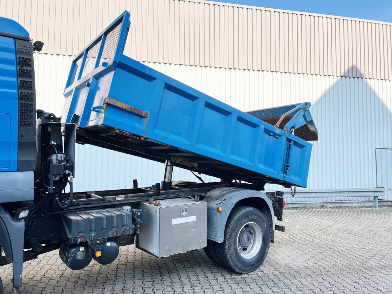 MAN TGS 18.360 4X4 BL TGS 18.360 4X4 BL, Hinterkipper, hydr. Heckklappe, Winterdienstausstattung - Camion benne: photos 4 MAN TGS 18.360 4X4 BL TGS 18.360 4X4 BL, Hinterkipper, hydr. Heckklappe, Winterdienstausstattung - Camion benne: photos 4