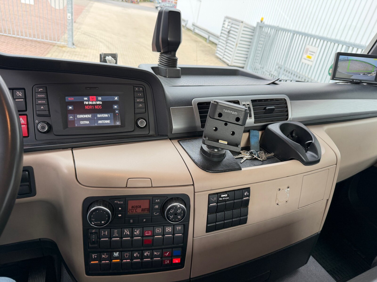 MAN TGS 26.420 6X2/4 BL TGS 26.420 6X2/4 BL, Intarder, Vorlauflenk-/lift, Tele-Absetzer, Funk - Camion multibenne: photos 4 MAN TGS 26.420 6X2/4 BL TGS 26.420 6X2/4 BL, Intarder, Vorlauflenk-/lift, Tele-Absetzer, Funk - Camion multibenne: photos 4