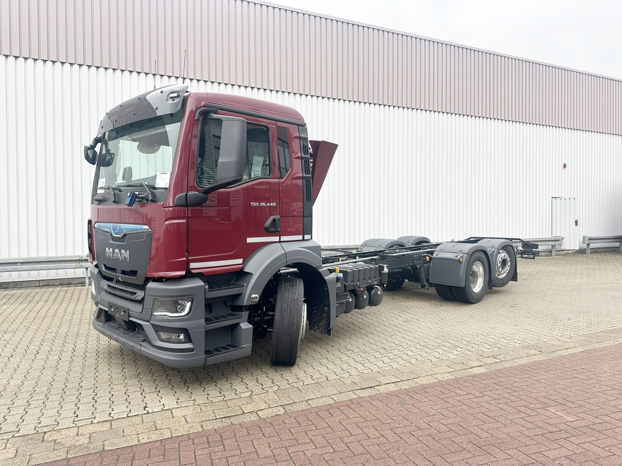 MAN TGS 26.440 6x2-4 LL CH TGS 26.440 6x2-4 LL CH, Lenk-/Liftachse, Navi, LED - Châssis cabine: photos 1 MAN TGS 26.440 6x2-4 LL CH TGS 26.440 6x2-4 LL CH, Lenk-/Liftachse, Navi, LED - Châssis cabine: photos 1