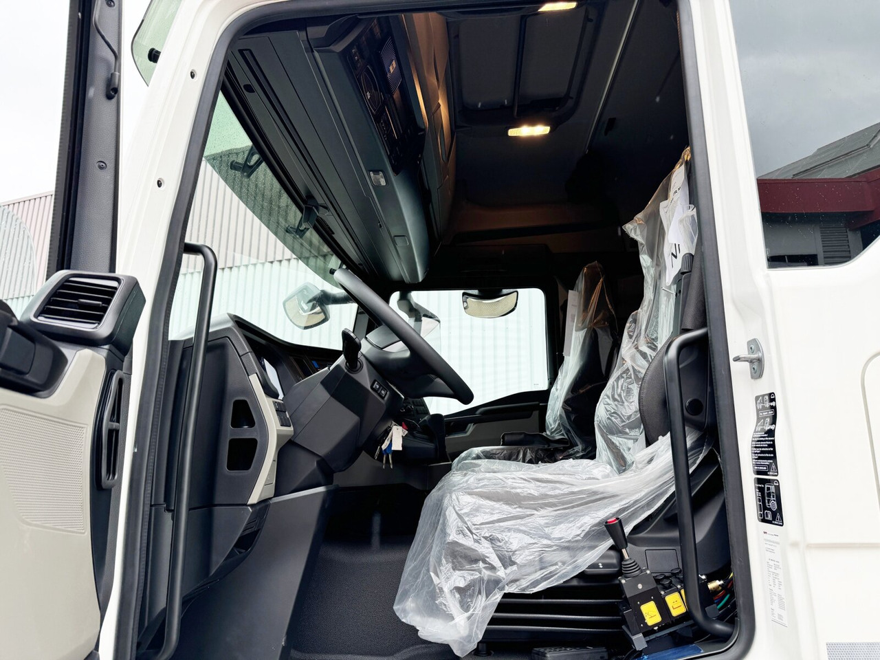 MAN TGS 26.470 6x2-4 LL CH TGS 26.470 6x2-4 LL CH, Retarder, Navi, Lenk-/Liftachse - Camion ampliroll: photos 3 MAN TGS 26.470 6x2-4 LL CH TGS 26.470 6x2-4 LL CH, Retarder, Navi, Lenk-/Liftachse - Camion ampliroll: photos 3