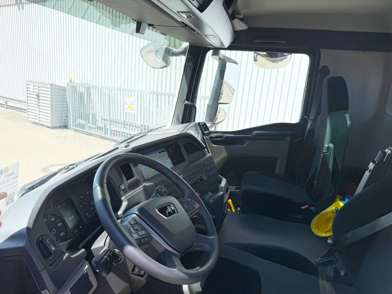 MAN TGS 35.470 8x4-4 BL TGS 35.470 8x4-4 BL, Lenk-/Liftachse, Navi, Motorabtrieb - Camion ampliroll: photos 2 MAN TGS 35.470 8x4-4 BL TGS 35.470 8x4-4 BL, Lenk-/Liftachse, Navi, Motorabtrieb - Camion ampliroll: photos 2