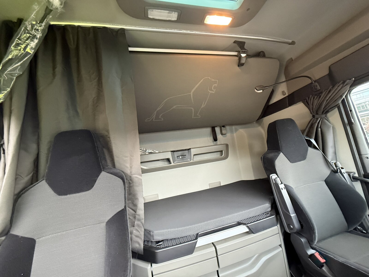 MAN TGX 26.470 6x2-4 BL TGX 26.470 6x2-4 BL, Lenk-/Liftachse, Retarder, Navi, Heckkran Atlas AK 170.2-A2 - Camion grue, Camion plateau: photos 3 MAN TGX 26.470 6x2-4 BL TGX 26.470 6x2-4 BL, Lenk-/Liftachse, Retarder, Navi, Heckkran Atlas AK 170.2-A2 - Camion grue, Camion plateau: photos 3