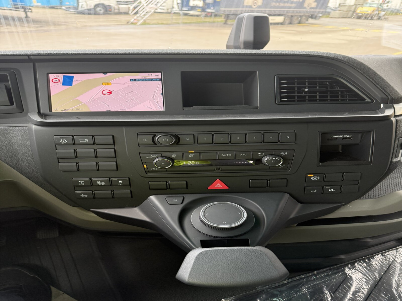 MAN TGX 26.470 6x2-4 BL TGX 26.470 6x2-4 BL, Lenk-/Liftachse, Retarder, Navi, Heckkran Atlas AK 170.2-A2 - Camion grue, Camion plateau: photos 5 MAN TGX 26.470 6x2-4 BL TGX 26.470 6x2-4 BL, Lenk-/Liftachse, Retarder, Navi, Heckkran Atlas AK 170.2-A2 - Camion grue, Camion plateau: photos 5