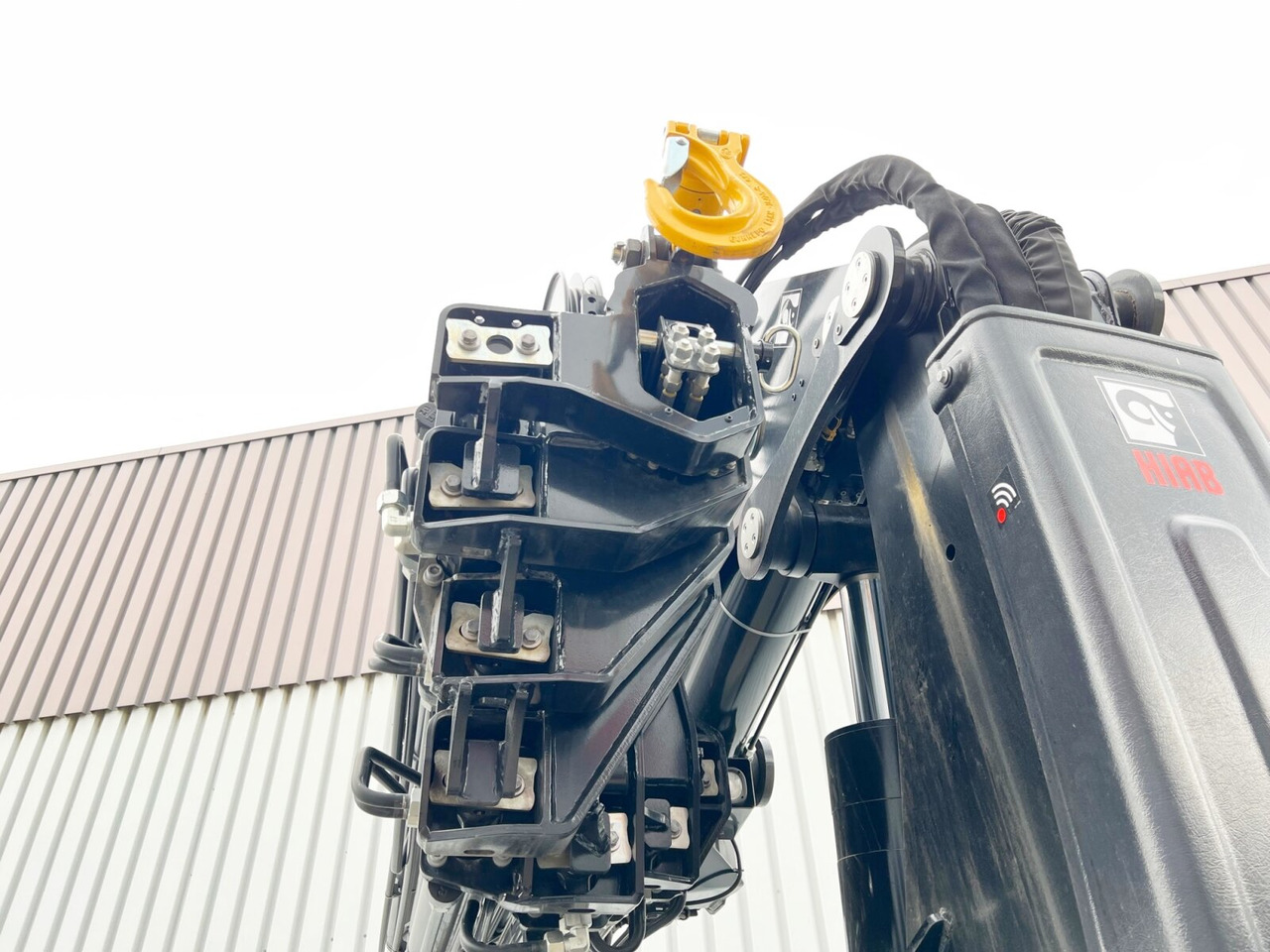 MAN TGX 26.510 6x2-4 LL CH TGX 26.510 6x2-4 LL, Kran Hiab X-HiPro 548 E-8, Lenk-/Liftachse, TwistLock 20Fuß, Funk, Retarder - Camion grue, Camion plateau: photos 5 MAN TGX 26.510 6x2-4 LL CH TGX 26.510 6x2-4 LL, Kran Hiab X-HiPro 548 E-8, Lenk-/Liftachse, TwistLock 20Fuß, Funk, Retarder - Camion grue, Camion plateau: photos 5