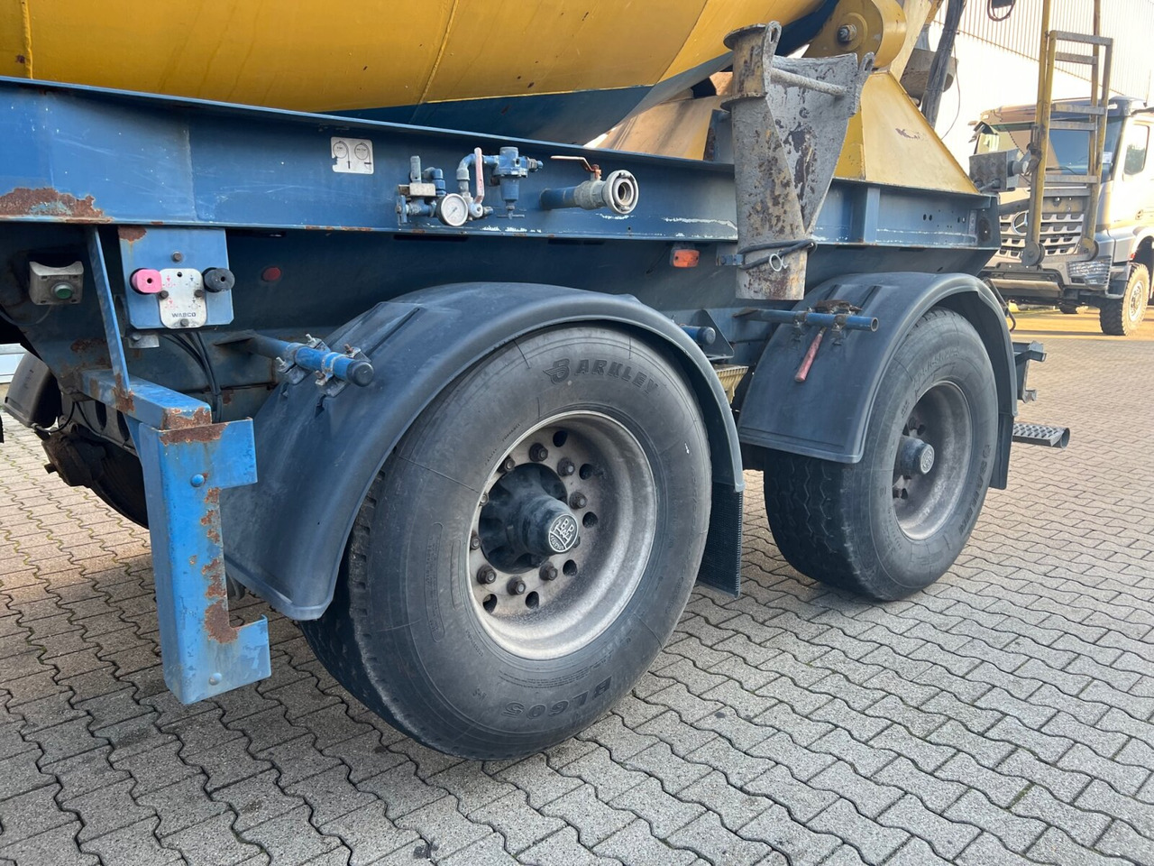 MÜLLER MITTELTAL SF 32 BM/BS mit LIEBHERR Betonmischer ca. 10m³ MÜLLER MITTELTAL SF 32 BM/BS mit LIEBHERR Betonmischer ca. 10m³, Liftachse - Semi-remorque malaxeur: photos 2 MÜLLER MITTELTAL SF 32 BM/BS mit LIEBHERR Betonmischer ca. 10m³ MÜLLER MITTELTAL SF 32 BM/BS mit LIEBHERR Betonmischer ca. 10m³, Liftachse - Semi-remorque malaxeur: photos 2