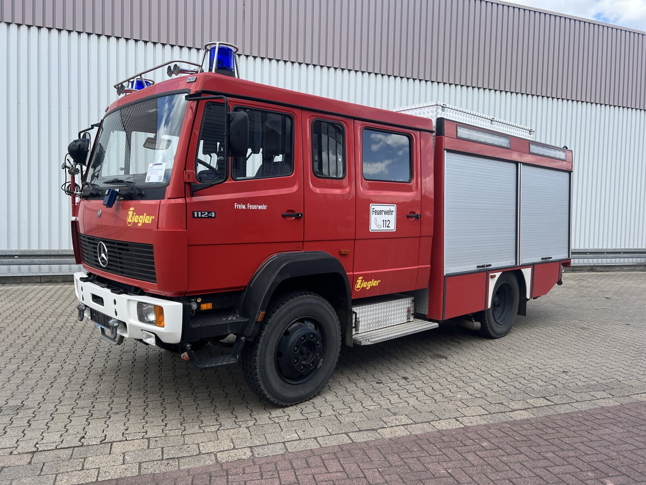 Mercedes-Benz 1124 AF 4x4 Doka 1124 AF 4x4 Doka, TLF 16/25, 2800l - Ambulance: photos 1 Mercedes-Benz 1124 AF 4x4 Doka 1124 AF 4x4 Doka, TLF 16/25, 2800l - Ambulance: photos 1