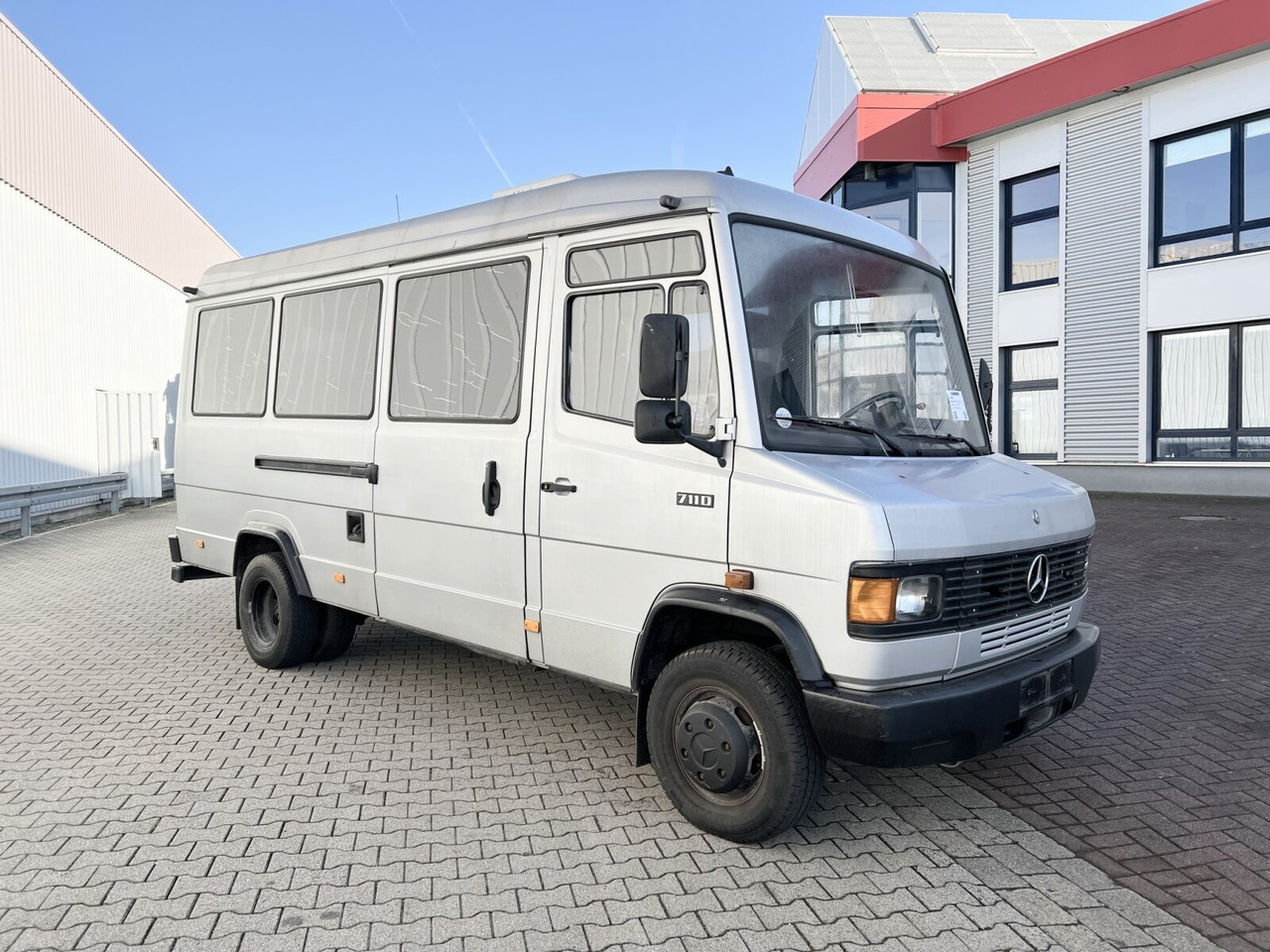 Minibus, Transport de personnes Mercedes-Benz 711 D-KA 4x2 711 D-KA 4x2, Standklima, 11-Sitze, 2 x on stock: photos 10