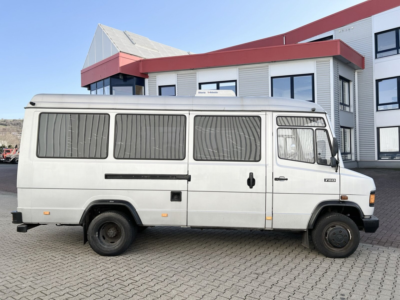Minibus, Transport de personnes Mercedes-Benz 711 D-KA 4x2 711 D-KA 4x2, Standklima, 11-Sitze, 2 x on stock: photos 11