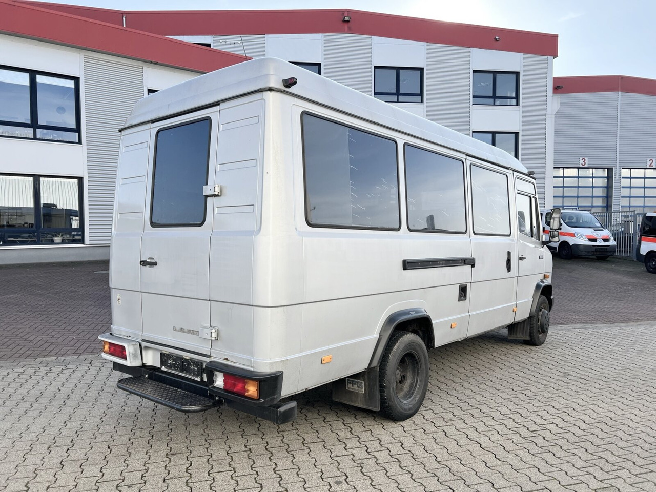 Minibus, Transport de personnes Mercedes-Benz 711 D-KA 4x2 711 D-KA 4x2, Standklima, 11-Sitze, 2 x on stock: photos 12