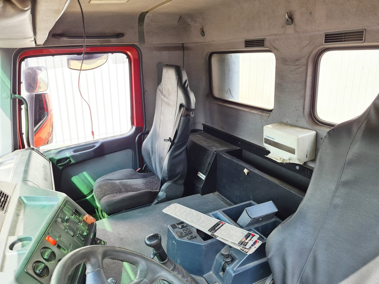 Mercedes-Benz Actros 1835 K 4x2 Actros 1835 K 4x2 - Châssis cabine: photos 4 Mercedes-Benz Actros 1835 K 4x2 Actros 1835 K 4x2 - Châssis cabine: photos 4