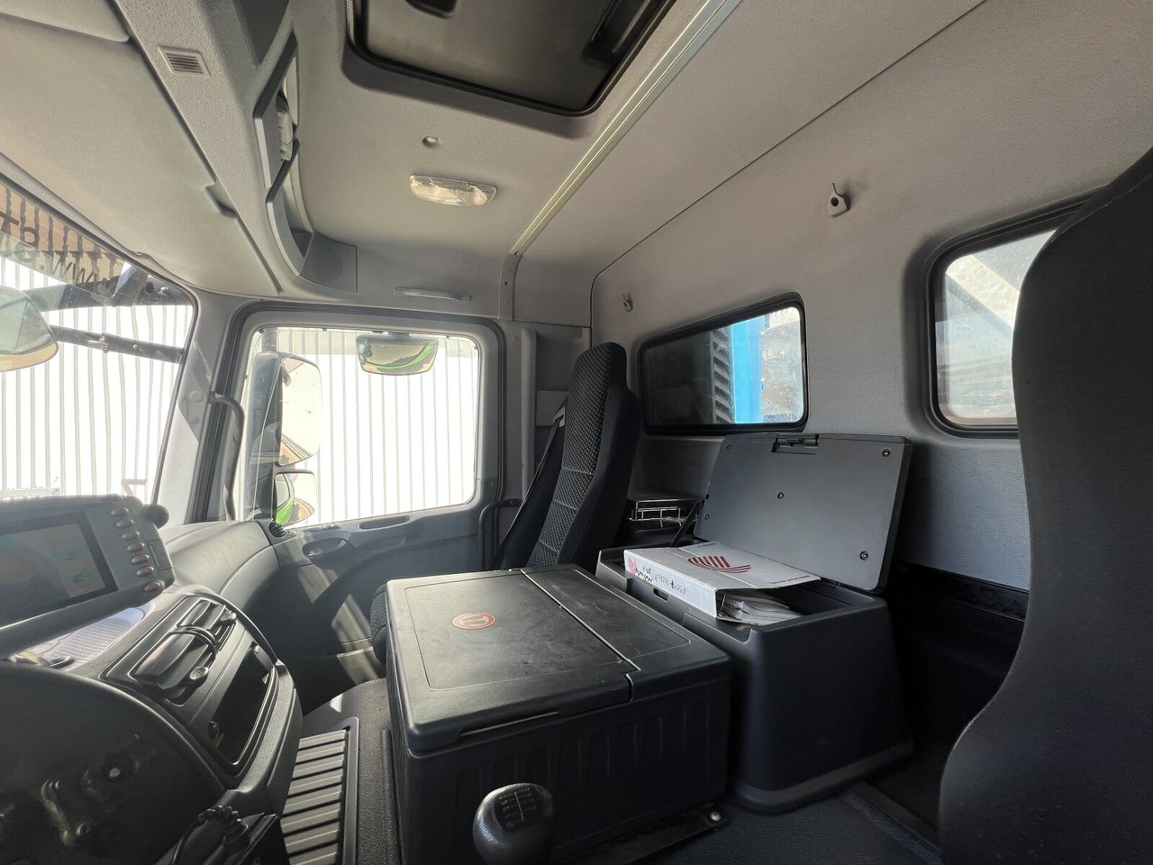 Mercedes-Benz Actros 2032 LA 4x4 Actros 2032 LA 4x4/ Rdstand 3.600 mm - Châssis cabine: photos 5 Mercedes-Benz Actros 2032 LA 4x4 Actros 2032 LA 4x4/ Rdstand 3.600 mm - Châssis cabine: photos 5