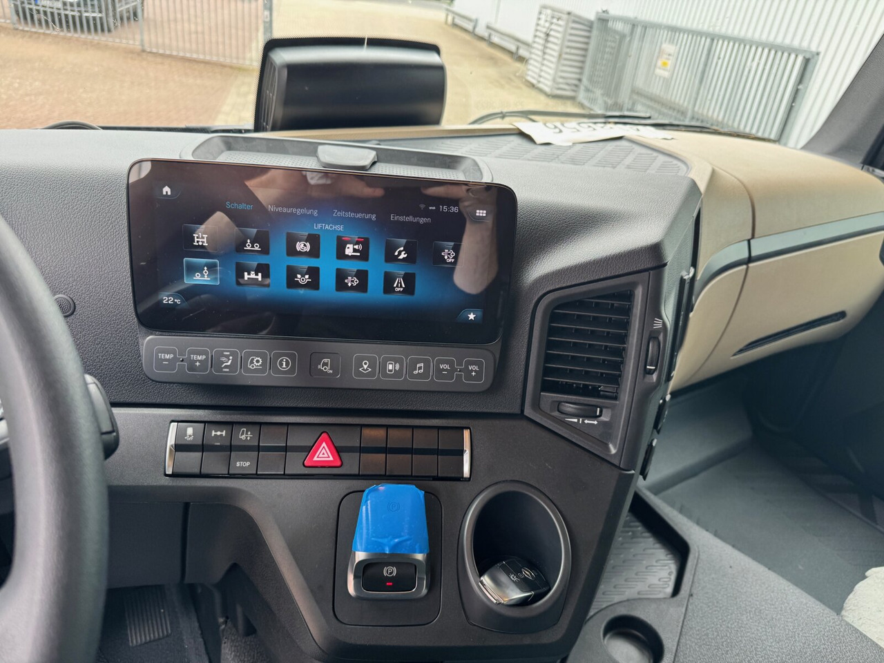 Mercedes-Benz Actros 2545 L 6x2 Actros 2545 L 6x2, Lenk-/Liftachse, StreamSpace, MultimediaCockpit - Châssis cabine: photos 3 Mercedes-Benz Actros 2545 L 6x2 Actros 2545 L 6x2, Lenk-/Liftachse, StreamSpace, MultimediaCockpit - Châssis cabine: photos 3