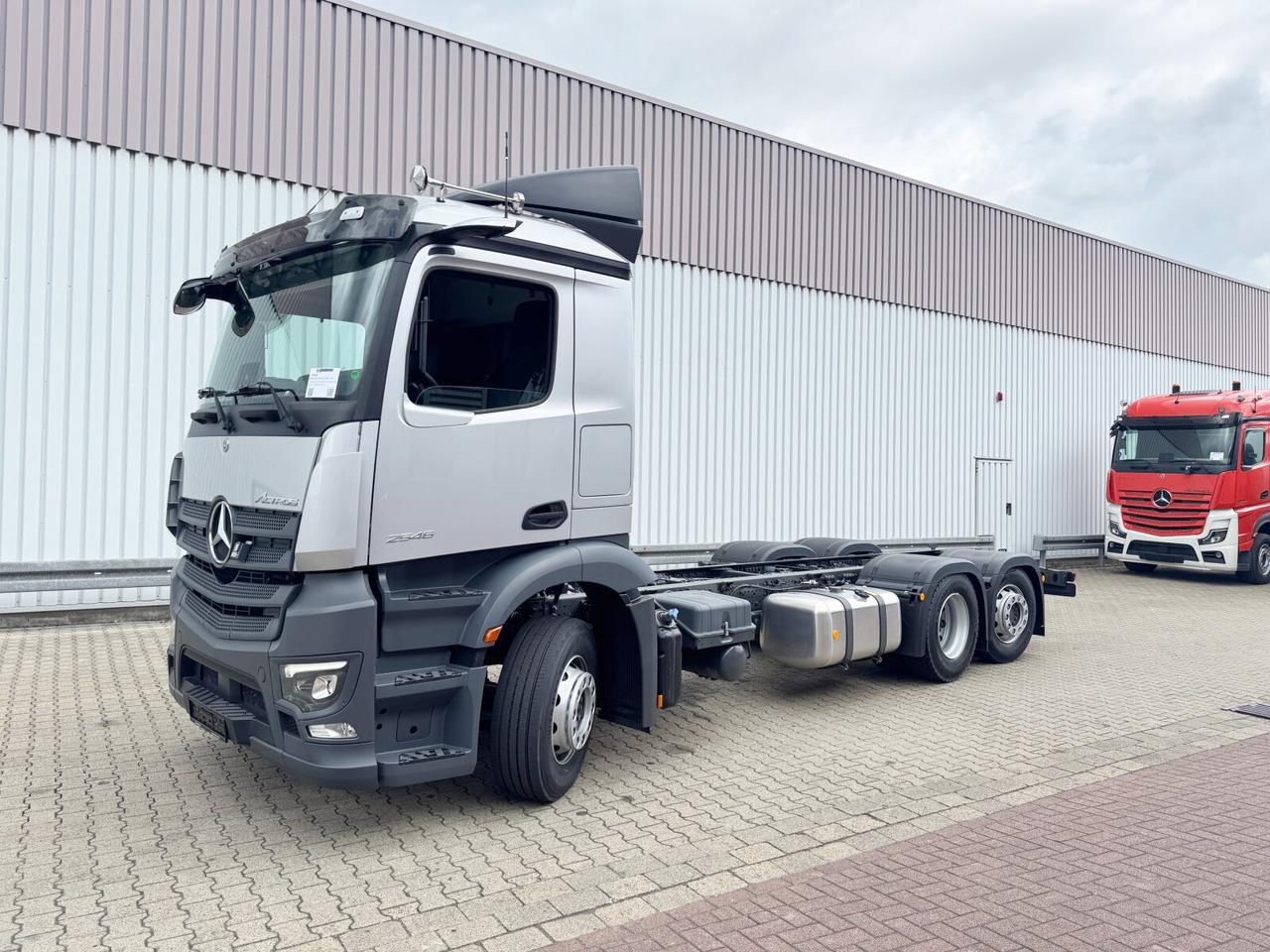 Mercedes-Benz Actros 2546 L 6x2 Actros 2546 L 6x2, Retarder, Lenk-/Lift, LED, Navi, ADR, MirrorCam, MultimediaCockpit - Châssis cabine: photos 1 Mercedes-Benz Actros 2546 L 6x2 Actros 2546 L 6x2, Retarder, Lenk-/Lift, LED, Navi, ADR, MirrorCam, MultimediaCockpit - Châssis cabine: photos 1
