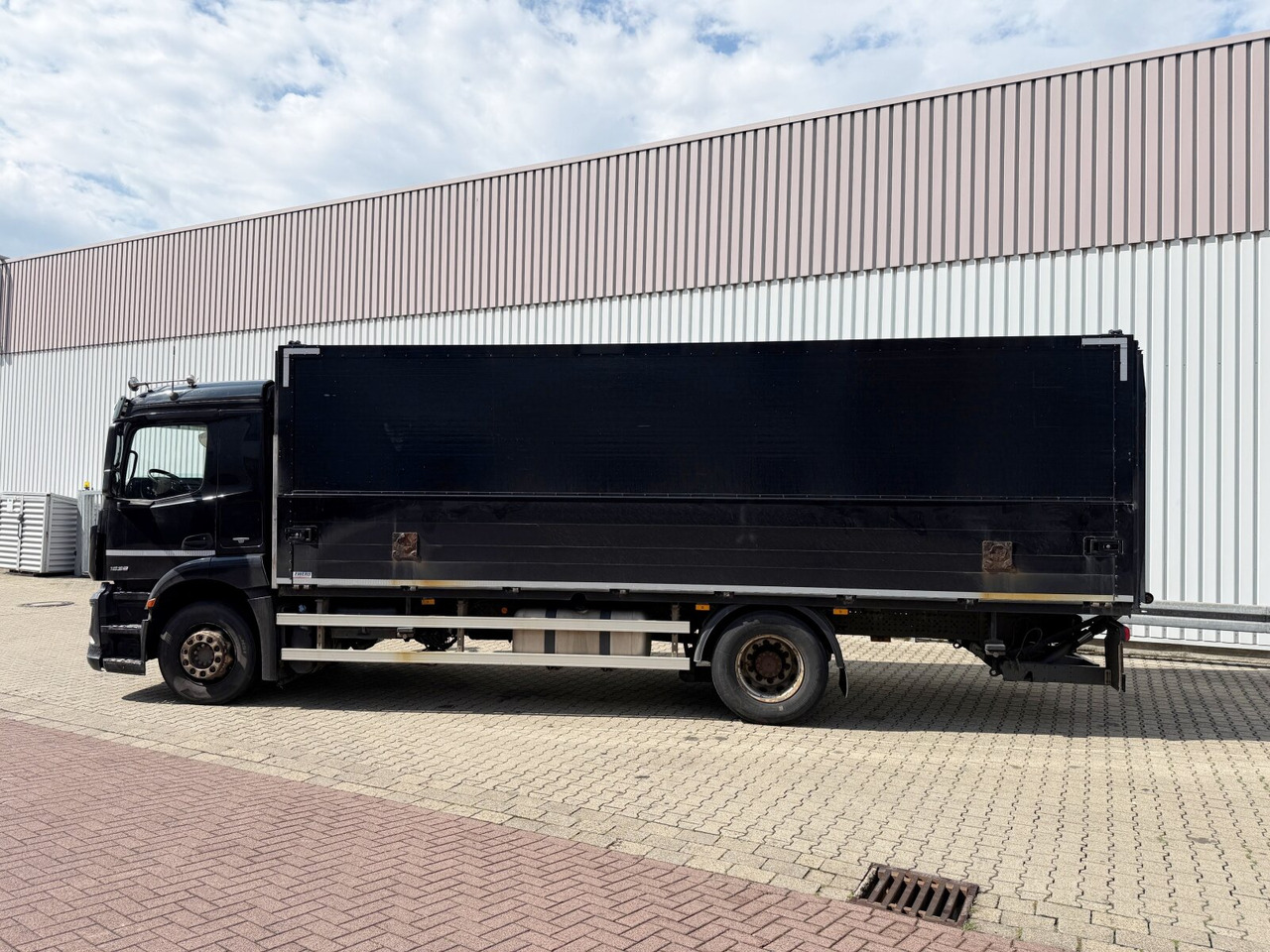 Mercedes-Benz Antos 1836 L 4x2 Antos 1836 L 4x2, Getränkekoffer, LBW Dautel - Camion fourgon: photos 2 Mercedes-Benz Antos 1836 L 4x2 Antos 1836 L 4x2, Getränkekoffer, LBW Dautel - Camion fourgon: photos 2