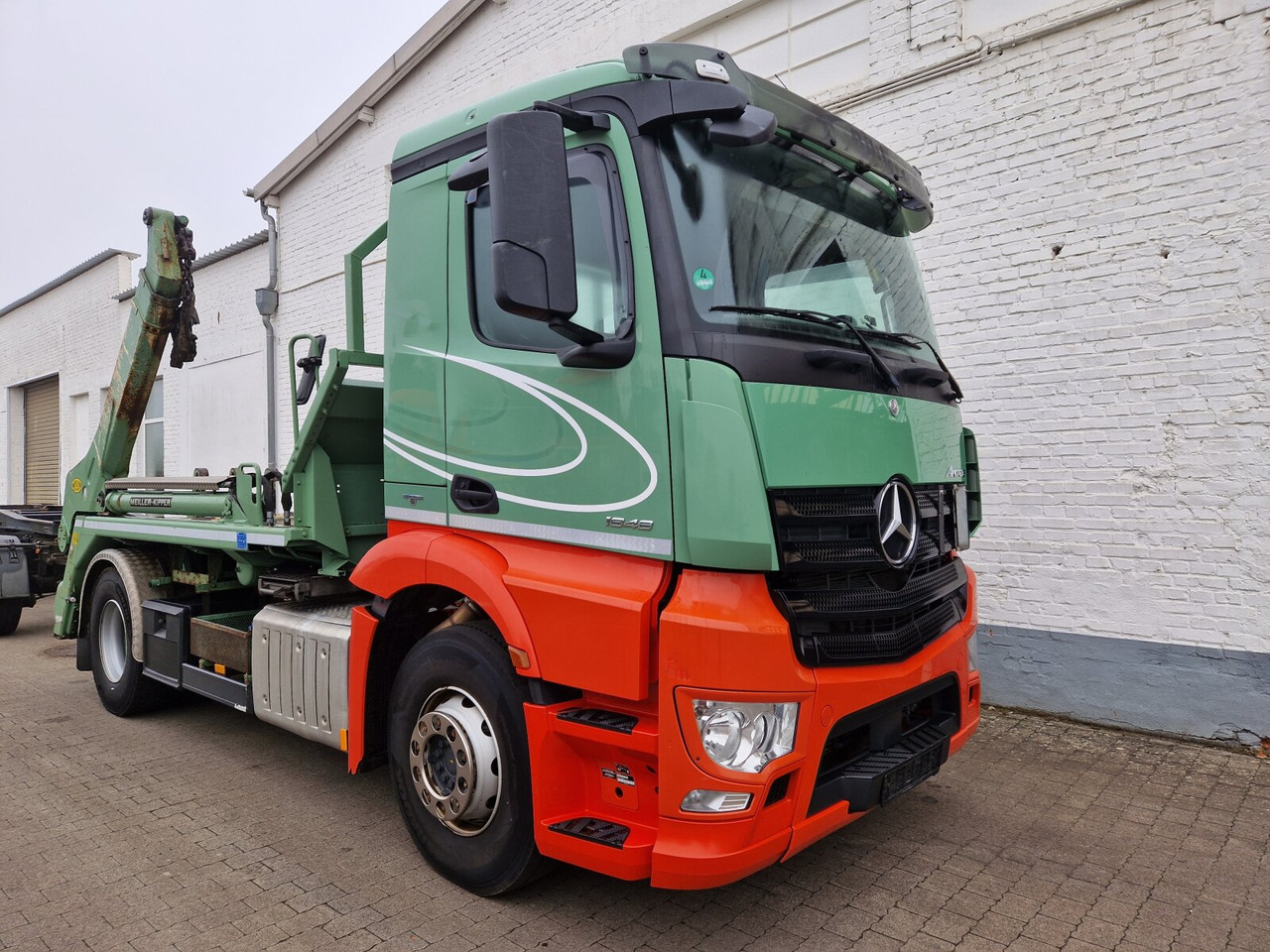 Mercedes-Benz Antos 1848 L 4x2 Antos 1848 L 4x2, Meiller AK 12 MTG Teleskop, Funk, Retarder, Klima, Standhzg., - Camion multibenne: photos 1 Mercedes-Benz Antos 1848 L 4x2 Antos 1848 L 4x2, Meiller AK 12 MTG Teleskop, Funk, Retarder, Klima, Standhzg., - Camion multibenne: photos 1