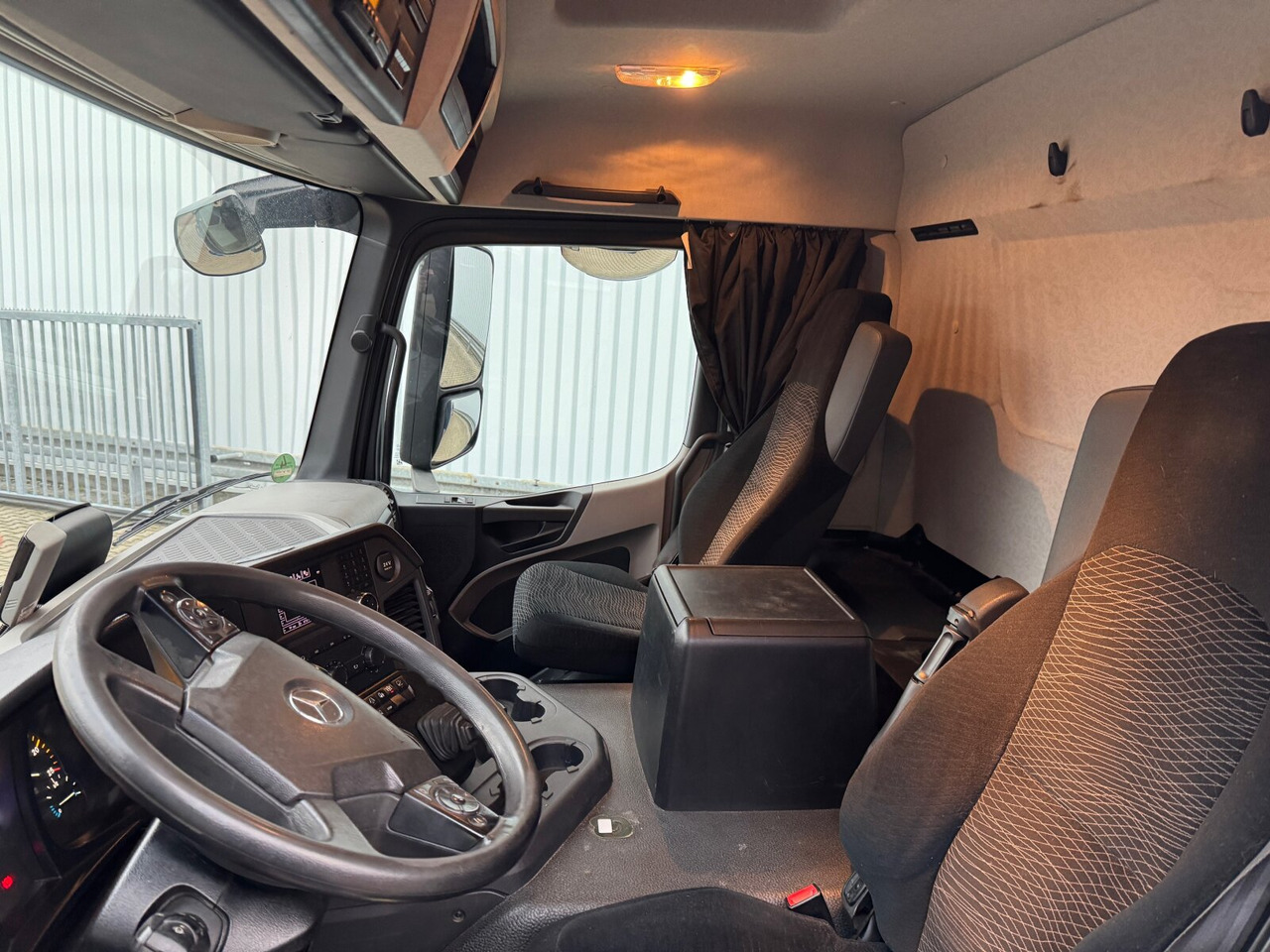 Mercedes-Benz Antos 2540 L 6x2 Antos 2540 L 6x2, Lenkachse, HMF 2110-L3 Heckkran - Camion grue, Camion plateau: photos 4 Mercedes-Benz Antos 2540 L 6x2 Antos 2540 L 6x2, Lenkachse, HMF 2110-L3 Heckkran - Camion grue, Camion plateau: photos 4