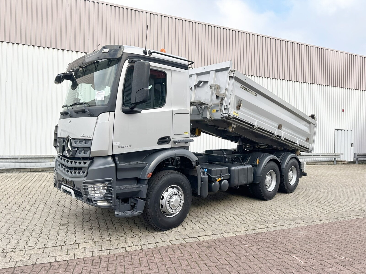 Mercedes-Benz Arocs 2643 LK 6x6 HAD Arocs 2643 LK 6x6 HAD, HydroDrive - Camion benne: photos 1 Mercedes-Benz Arocs 2643 LK 6x6 HAD Arocs 2643 LK 6x6 HAD, HydroDrive - Camion benne: photos 1