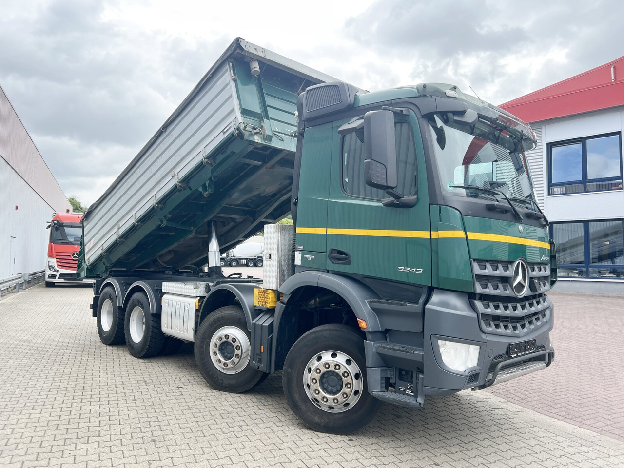 Camion benne Mercedes-Benz Arocs 3243 K 8x4 Arocs 3243 K 8x4, Ressenig Thermo Alukipper 3-S: photos 8
