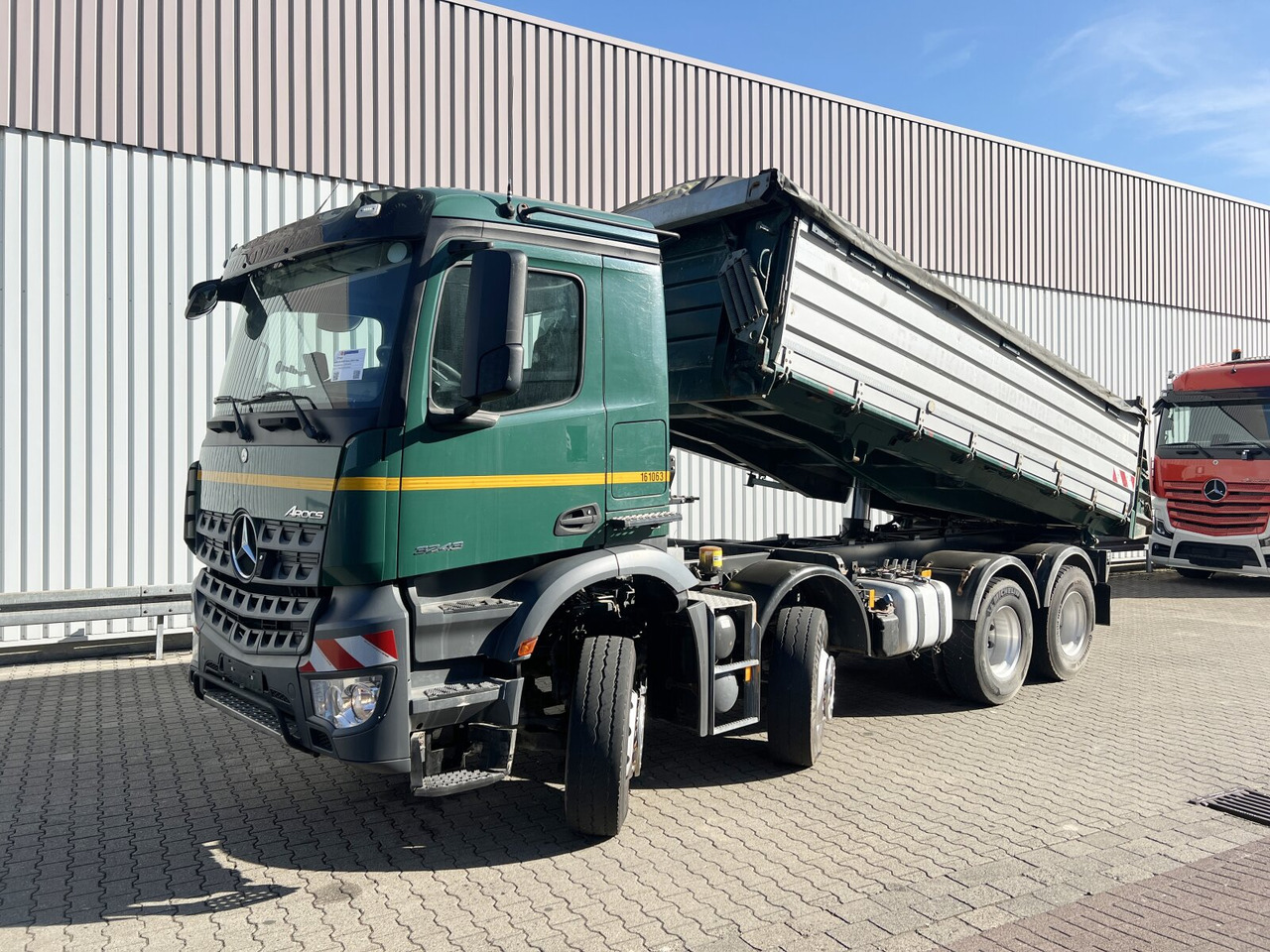 Mercedes-Benz Arocs 3243 K 8x4 Arocs 3243 K 8x4, Ressenig Thermo Alukipper 3-S - Camion benne: photos 1 Mercedes-Benz Arocs 3243 K 8x4 Arocs 3243 K 8x4, Ressenig Thermo Alukipper 3-S - Camion benne: photos 1