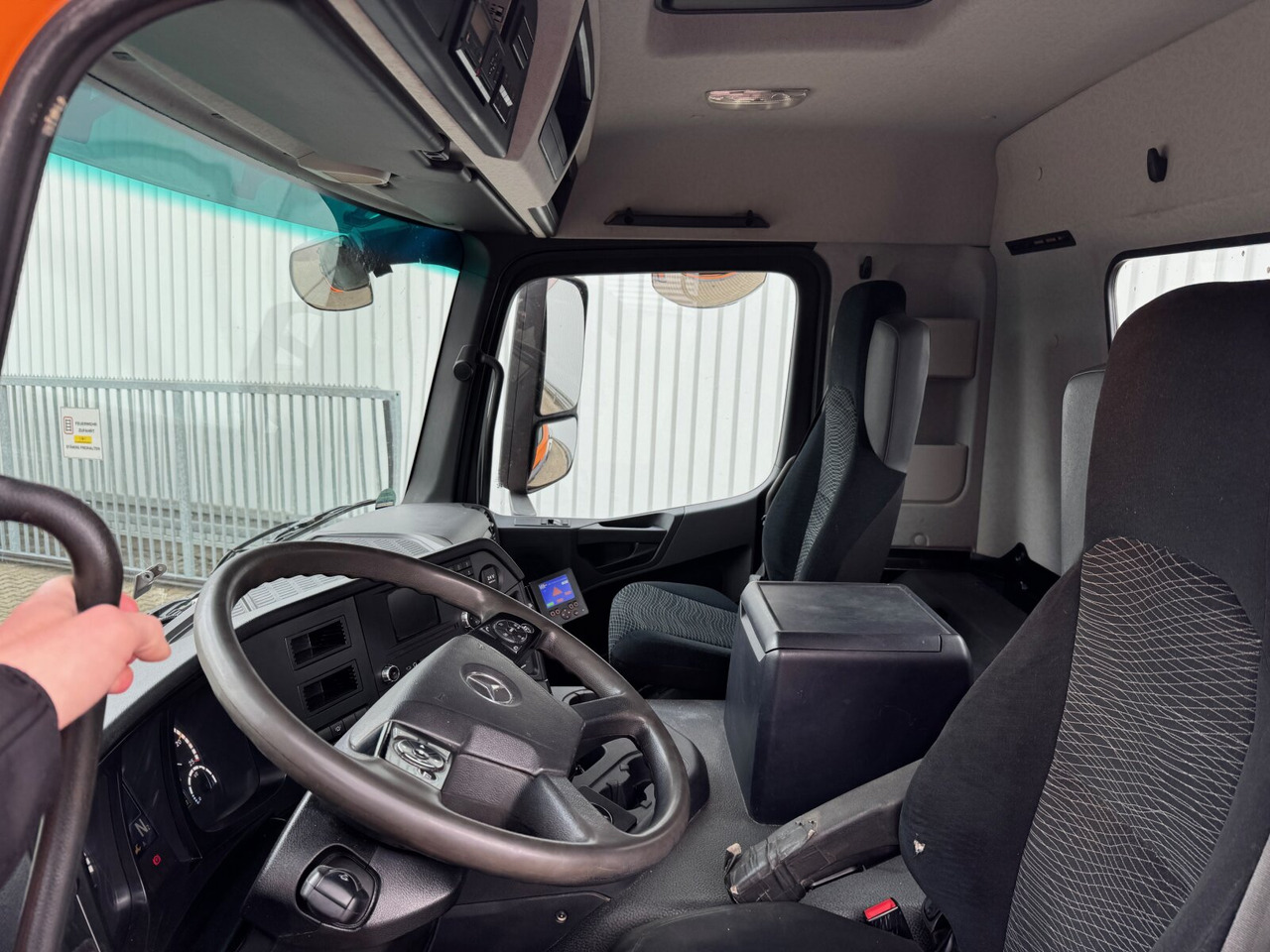 Mercedes-Benz Arocs 3243 LK 8x4/4 Arocs 3243 LK 8x4/4, Motorabtrieb - Camion ampliroll: photos 3 Mercedes-Benz Arocs 3243 LK 8x4/4 Arocs 3243 LK 8x4/4, Motorabtrieb - Camion ampliroll: photos 3