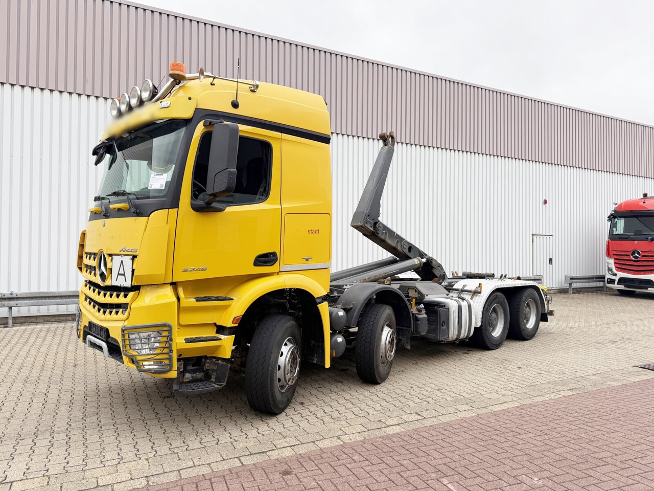 Mercedes-Benz Arocs 3245 LK 8x4/4 Arocs 3245 LK 8x4/4, Navi, Motorabtrieb, Meiller RK 30.67, Funk - Camion ampliroll: photos 1 Mercedes-Benz Arocs 3245 LK 8x4/4 Arocs 3245 LK 8x4/4, Navi, Motorabtrieb, Meiller RK 30.67, Funk - Camion ampliroll: photos 1