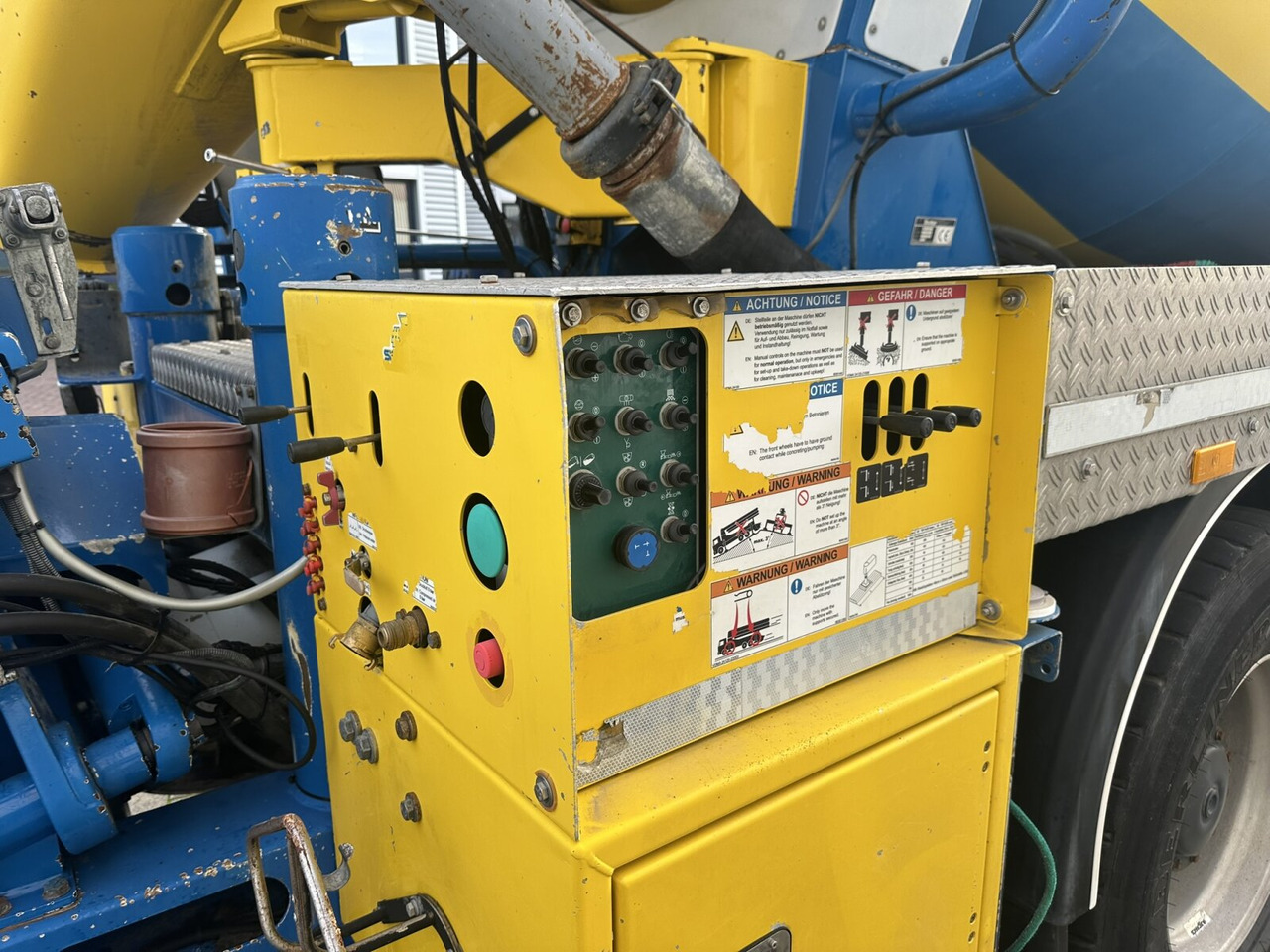 Mercedes-Benz Arocs 3246 B 8x4 Stetter Mischer 7m³, Pumpe 25m Arocs 3246 B 8x4 Stetter Mischer 7m³, Pumpe 25m - Camion malaxeur: photos 3 Mercedes-Benz Arocs 3246 B 8x4 Stetter Mischer 7m³, Pumpe 25m Arocs 3246 B 8x4 Stetter Mischer 7m³, Pumpe 25m - Camion malaxeur: photos 3