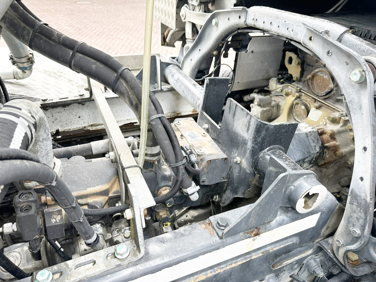 Mercedes-Benz Arocs 3251 8x4/4 Arocs 3251 8x4/4, Betonmischer Liebherr ca. 9m³ - Camion malaxeur: photos 5 Mercedes-Benz Arocs 3251 8x4/4 Arocs 3251 8x4/4, Betonmischer Liebherr ca. 9m³ - Camion malaxeur: photos 5