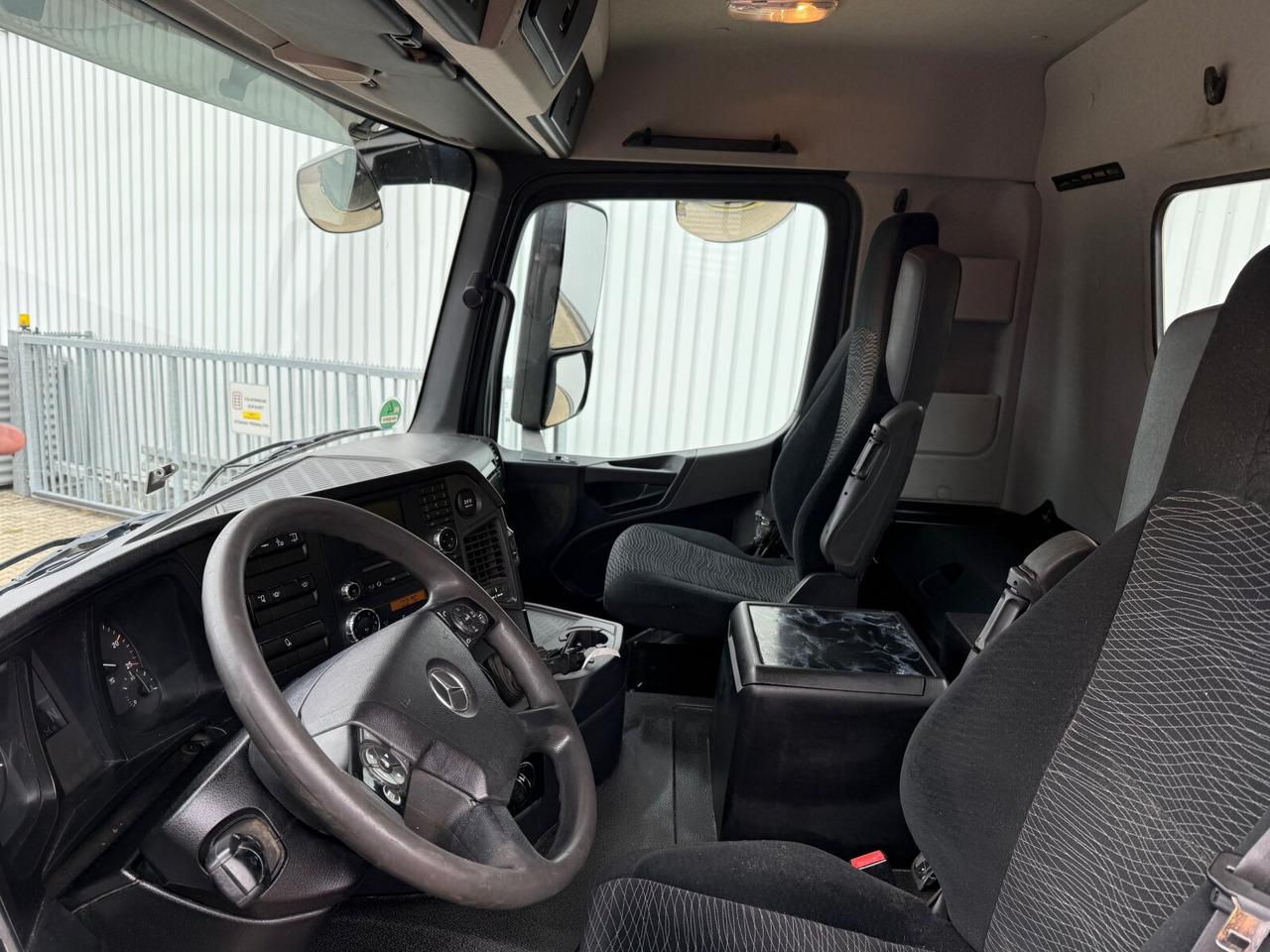 Mercedes-Benz Arocs 3363 K 6x4 Arocs 3363 K 6x4, Grounder, Turbo-Retarder-Kupplung - Camion ampliroll: photos 5 Mercedes-Benz Arocs 3363 K 6x4 Arocs 3363 K 6x4, Grounder, Turbo-Retarder-Kupplung - Camion ampliroll: photos 5