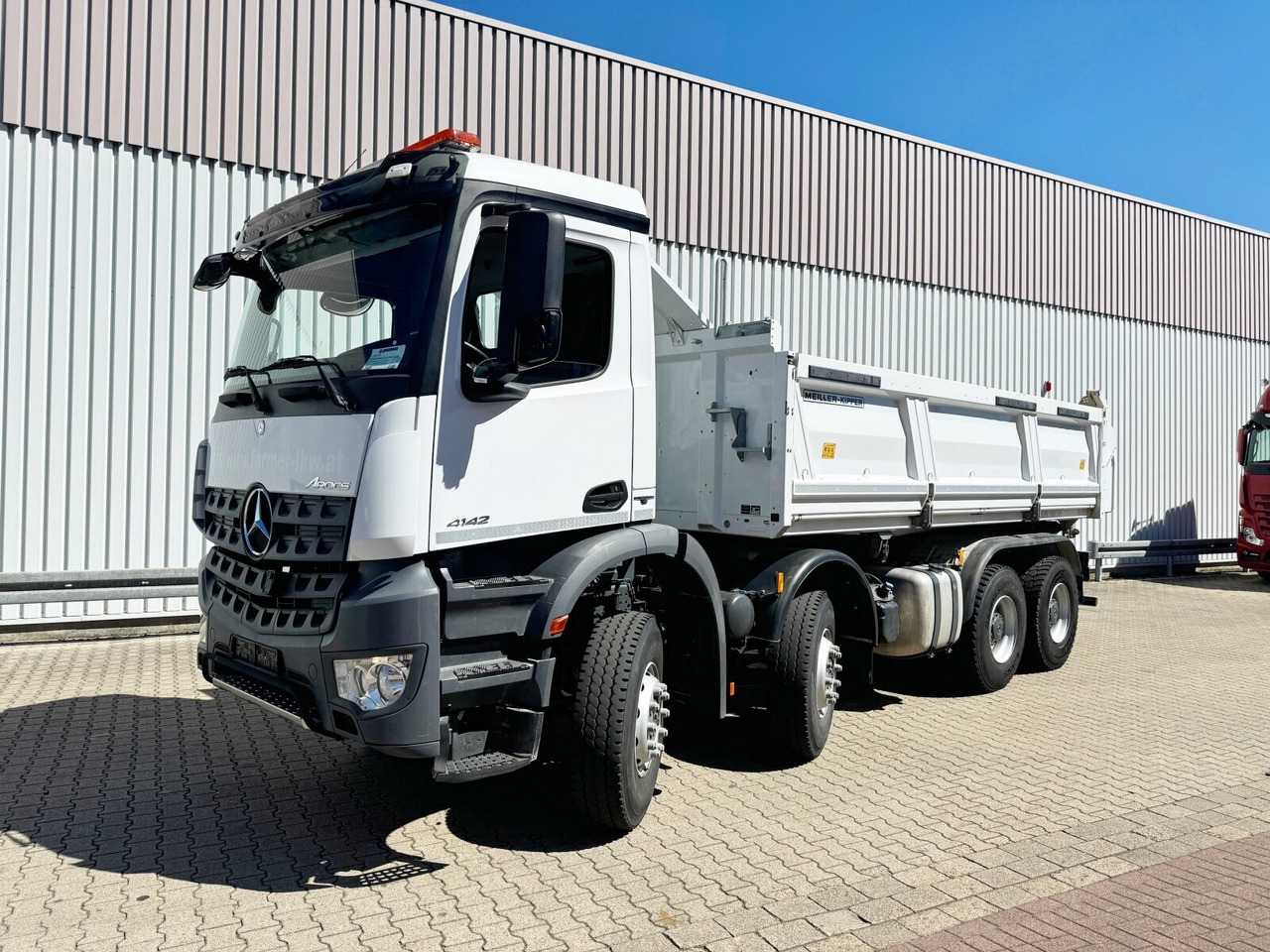Mercedes-Benz Arocs 4142 K 8x4/4 Arocs 4142 K 8x4/4, Meiller Bordmatik links - Camion benne: photos 2 Mercedes-Benz Arocs 4142 K 8x4/4 Arocs 4142 K 8x4/4, Meiller Bordmatik links - Camion benne: photos 2