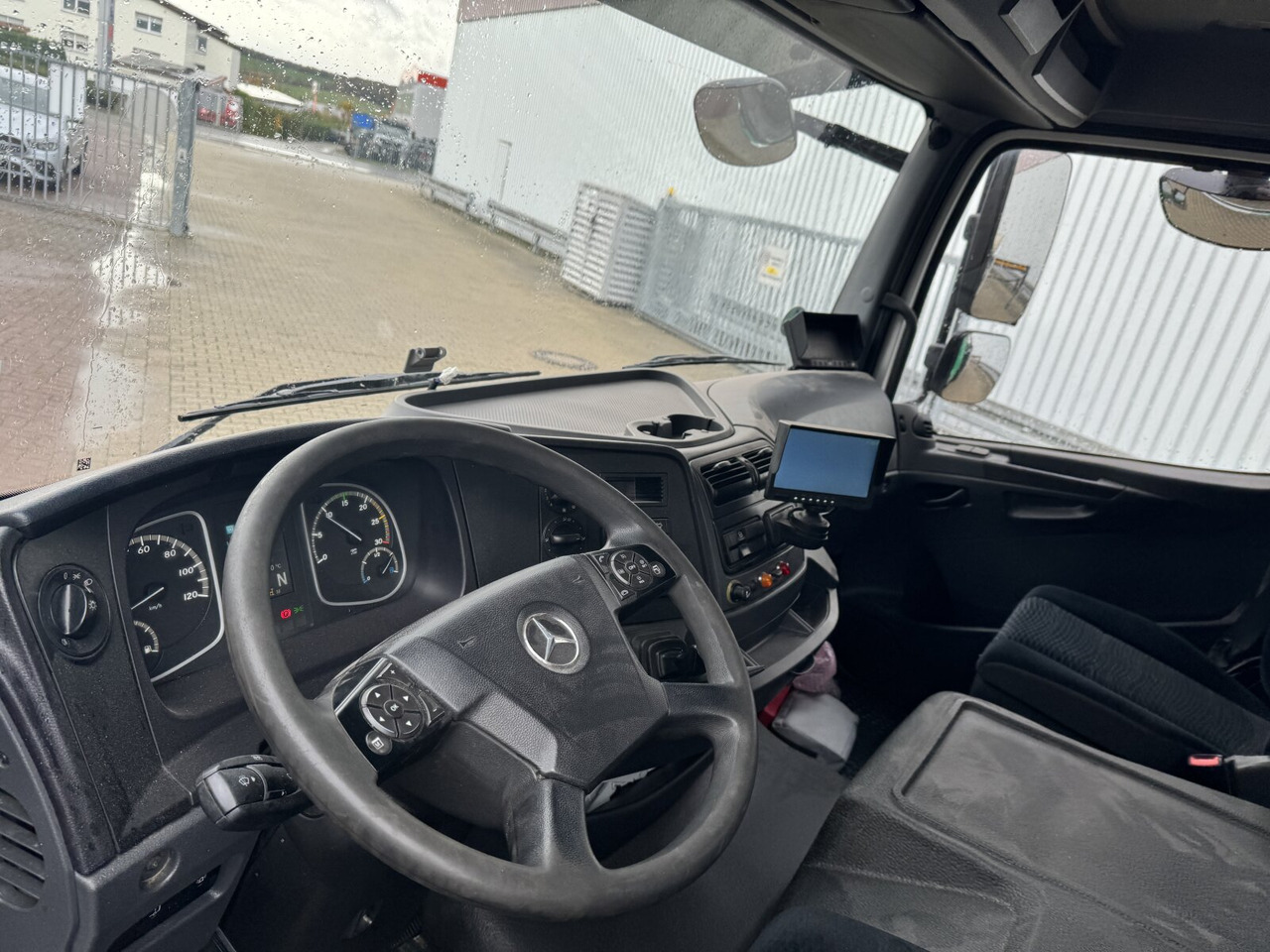 Mercedes-Benz Atego 1223 L 4x2 Atego 1223 L 4x2 mit Heckkran Atlas 88.3-A2L, Funk - Camion grue, Camion plateau: photos 5 Mercedes-Benz Atego 1223 L 4x2 Atego 1223 L 4x2 mit Heckkran Atlas 88.3-A2L, Funk - Camion grue, Camion plateau: photos 5