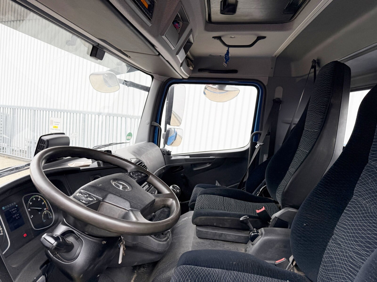 Mercedes-Benz Atego 1630 K 4x2 Atego 1630 K 4x2, Meiller 3-Seiten, 2 x AHK Öl - Camion benne: photos 2 Mercedes-Benz Atego 1630 K 4x2 Atego 1630 K 4x2, Meiller 3-Seiten, 2 x AHK Öl - Camion benne: photos 2