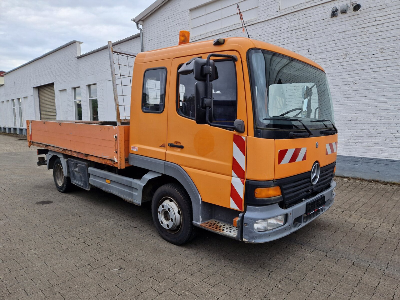 Mercedes-Benz Atego 815 4x2 Atego 815 4x2, 2x AHK - Camion plateau: photos 1 Mercedes-Benz Atego 815 4x2 Atego 815 4x2, 2x AHK - Camion plateau: photos 1