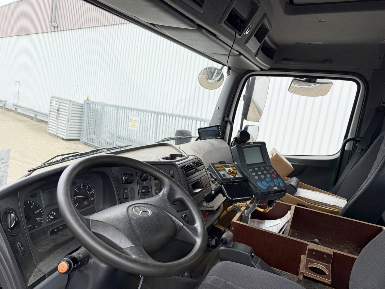 Mercedes-Benz Axor 1824 AK 4x4 Axor 1824 AK 4x4, Tele-Absetzer, Winterdienstausstattung - Camion multibenne: photos 4 Mercedes-Benz Axor 1824 AK 4x4 Axor 1824 AK 4x4, Tele-Absetzer, Winterdienstausstattung - Camion multibenne: photos 4